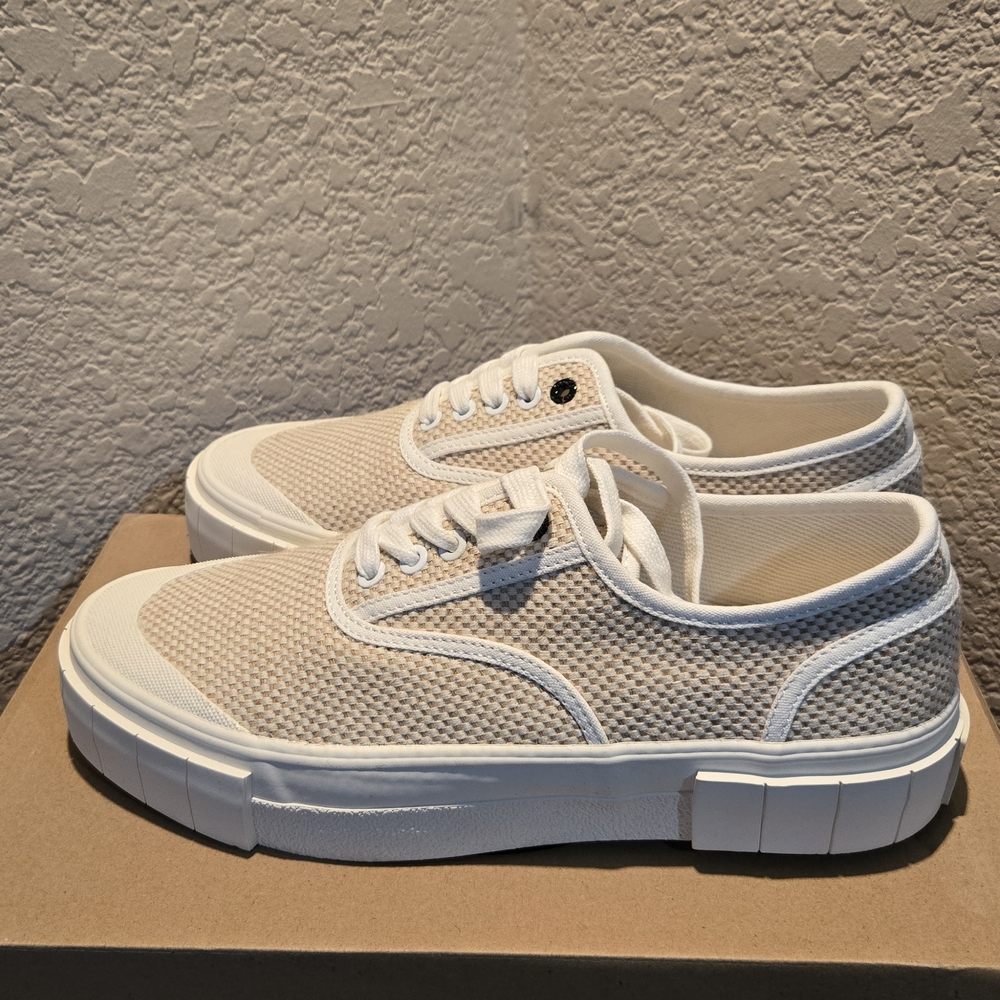 Bloomingdale's Womens Cream and White Sneakers Size 10 NWT